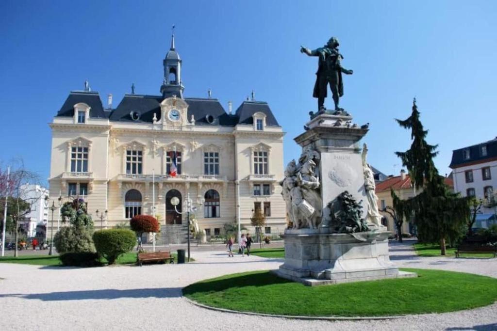 Le Zen -Studio Tout Equipe- Wifi Fibre- Centre Ville Avec Parking Tarbes Exterior foto